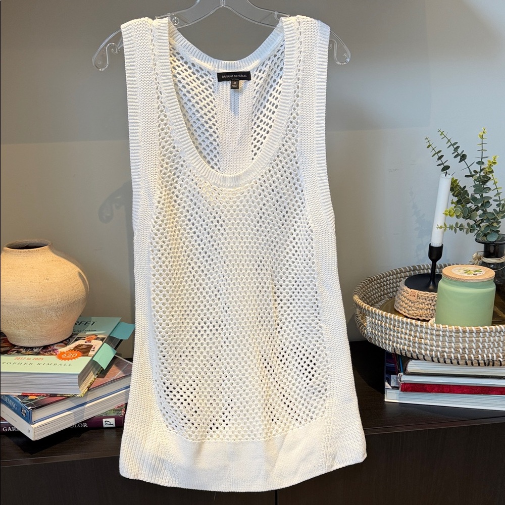 Banana Republic White Open Knit Top in Size Medium